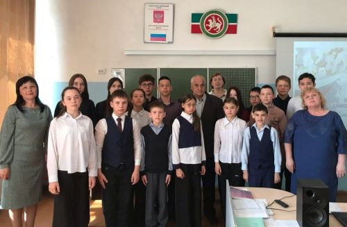Октябрьский мәктәбендә җирле үзидарә ветераны белән очраштылар