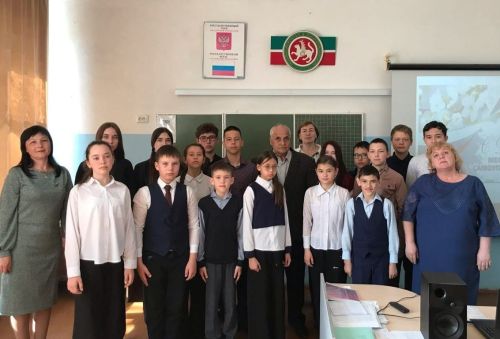 Октябрьский мәктәбендә җирле үзидарә ветераны белән очраштылар
