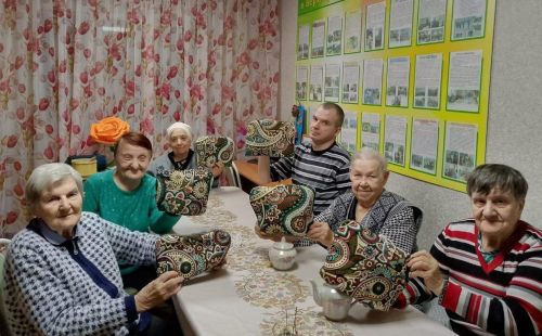 Мастер-класс по изготовлению грелки для чайника в Верхнеуслонском доме-интернате