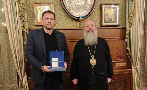 Максим Лядов передал икону Митрополиту Казанскому Кириллу