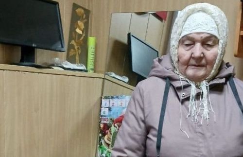 Золотое сердце: 78-летняя Мавлия Акбирова вяжет носки для бойцов