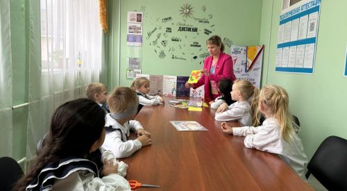 Макылда  әниләрне өч сүз белән тасвирладылар
