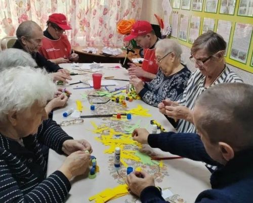 В Верхнеуслонском доме-интернате открылась новогодняя мастерская для пожилых