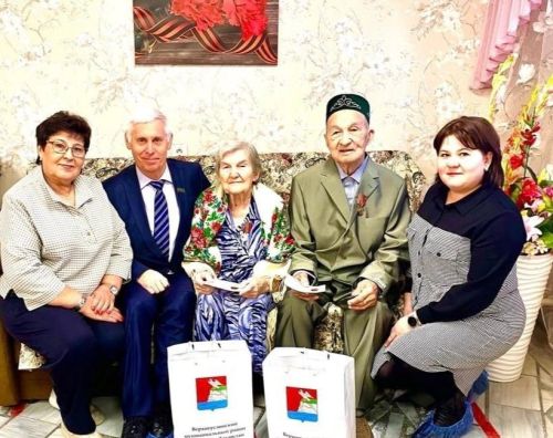 Интернат-йортта юбилей медальләре тапшырдылар