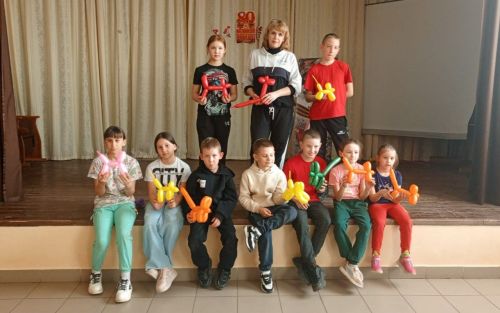 В Макулове для детей прошла игровая программа «Смехотерапия»