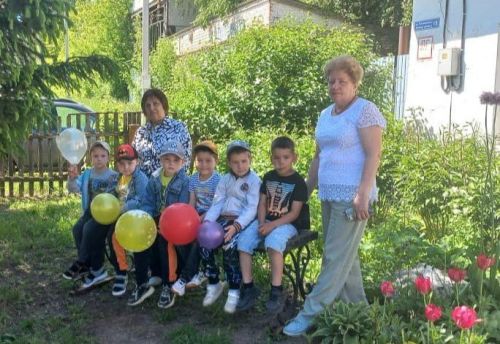 Юные читатели поздравили библиотекарей с профессиональным праздником
