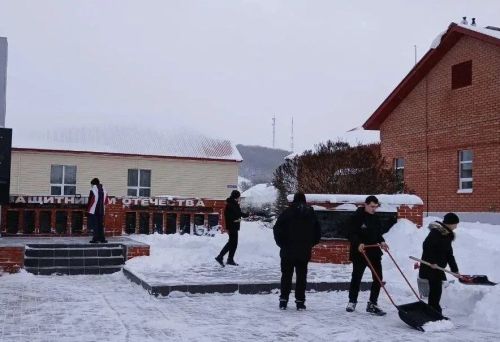 Макыл укучылары “Кар десанты» акциясенә кушылды