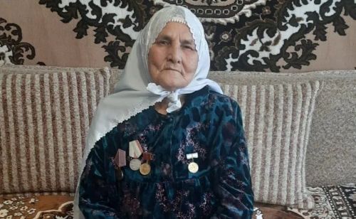 Вахит авылында Динә Минһаҗ кызын 90 яшьлек юбилее белән котладылар