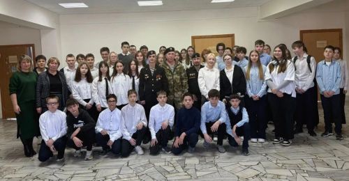 Урок мужества: морпехи встретились со школьниками в Набережных Морквашах