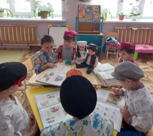 Октябрьский балалар бакчасында Халыкара туган тел көнен билгеләп үттеләр