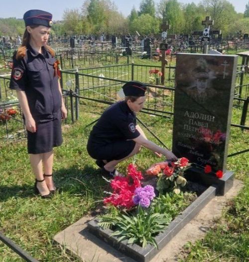 Полицейские Верхнего Услона вспомнили ветерана Павла Адолина