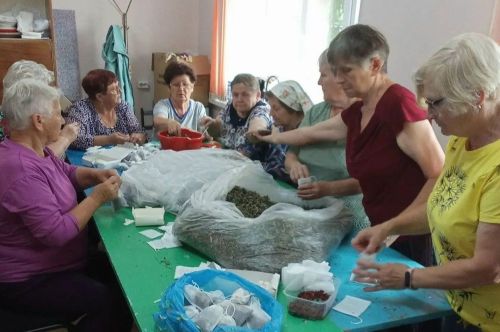 Волонтёры из Куралова приготовили 468 пакетиков чая и бельё для бойцов