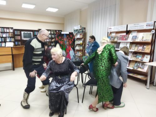 В Центральной районной библиотеке прошел праздник русского платка