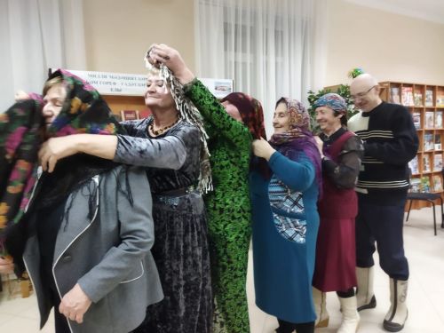 В Центральной районной библиотеке прошел праздник русского платка