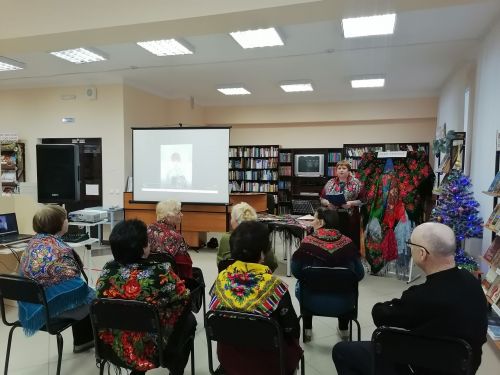 В Центральной районной библиотеке прошел праздник русского платка