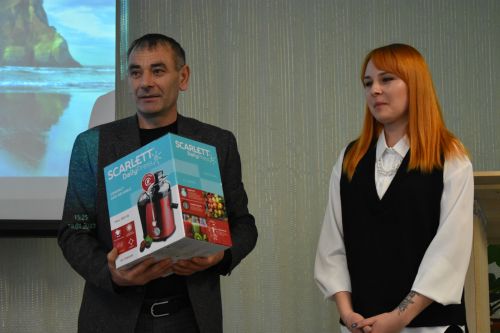 Верхнеуслонские журналисты вручили подарки своим подписчикам