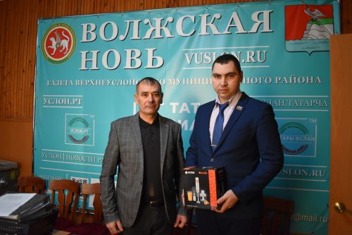 Верхнеуслонские журналисты вручили подарки своим подписчикам