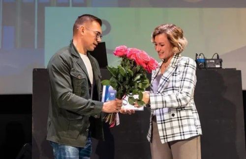 Мэр Иннополиса вручил Благодарственные письма преподавателям Детской школы искусств