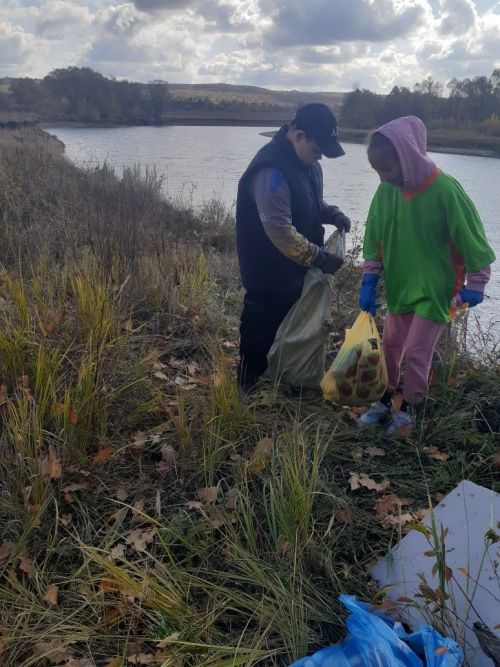 Кураловские школьники приняли участие в экологической акции «Чистый берег»