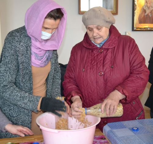 Жители Куралова готовят для бойцов СВО быстрый розжиг