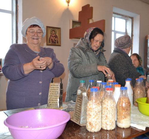 Жители Куралова готовят для бойцов СВО быстрый розжиг
