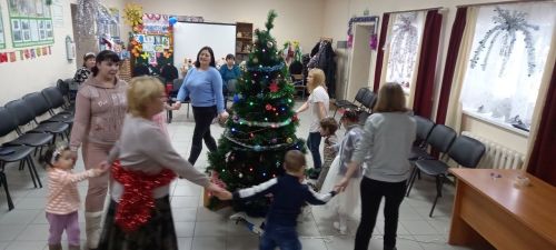 В Вахитове детей и взрослых пригласили в гости к Деду Морозу