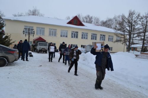 Четыре 20-тонных большегруза с гуманитарной помощью отправили из Верхнеуслонского района в зону СВО