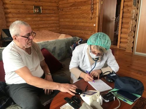 Соцработники делятся со своими подопечными рецептами здоровья и долголетия