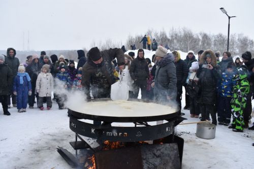 Верхнеуслонцы проводили зиму и испекли большой блин