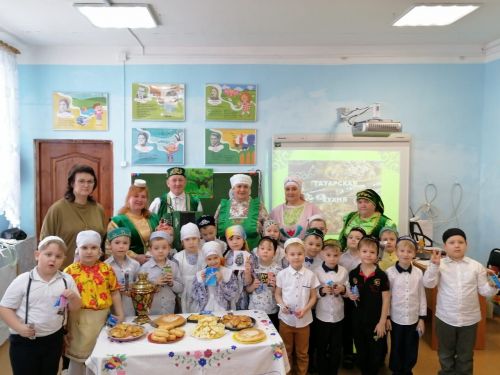 «Салават күпере» балалар бакчасында тәрбияләнүчеләр фольклор бәйрәмендә катнаштылар