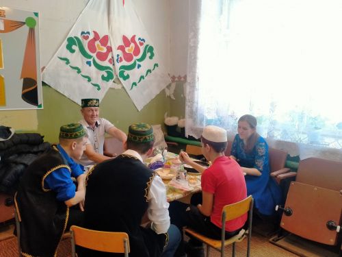 В Янги Болгарах подросткам рассказали о фольклорных традициях