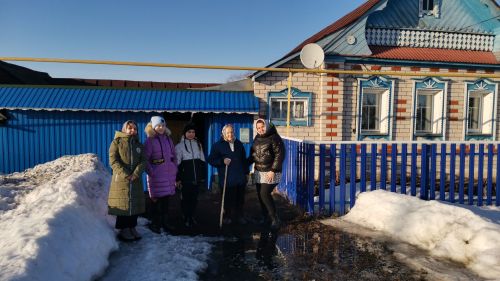 Коргузинцы навестили местную поэтессу Валентину Абызову
