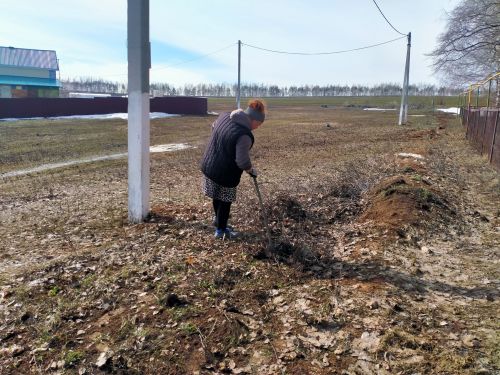 В Янги Болгарах прошел первый субботник