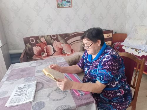 Соцработники читали книги своим подопечным