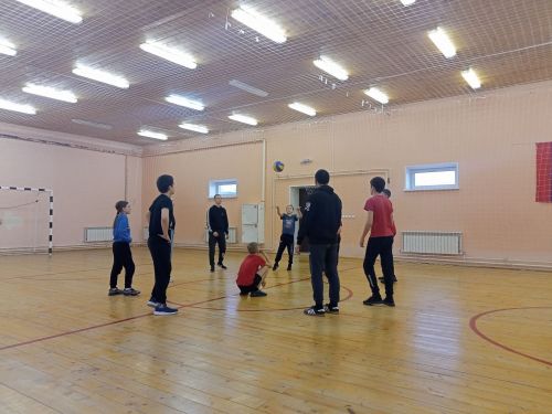 Для макуловских подростков организовали вечер подвижных игр
