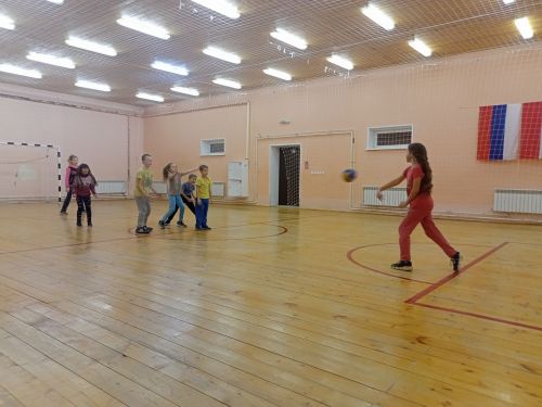 Для макуловских подростков организовали вечер подвижных игр