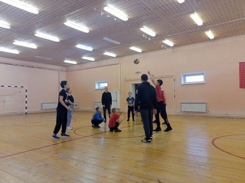 Для макуловских подростков организовали вечер подвижных игр