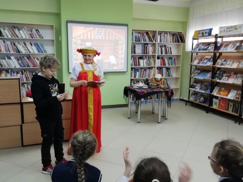 Районная Детская библиотека провела для учащихся фольклорный час