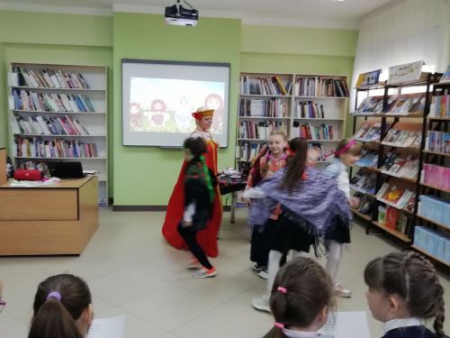 Районная Детская библиотека провела для учащихся фольклорный час