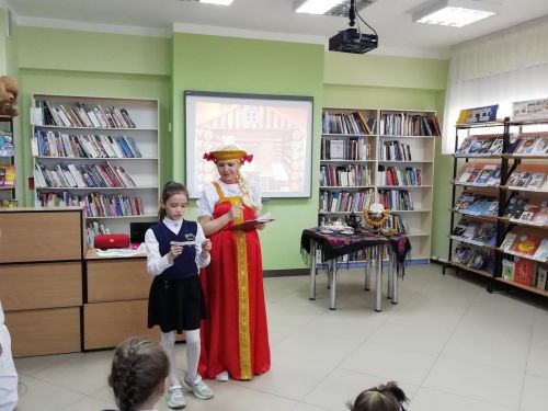 Районная Детская библиотека провела для учащихся фольклорный час