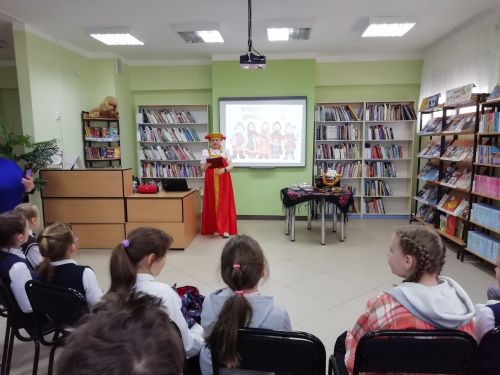 Районная Детская библиотека провела для учащихся фольклорный час