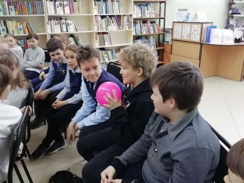Районная Детская библиотека провела для учащихся фольклорный час