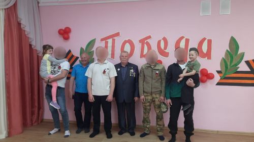 Воспитанники детсада встречали участников СВО с песнями и стихами