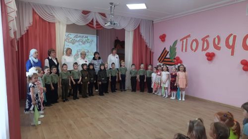 Воспитанники детсада встречали участников СВО с песнями и стихами