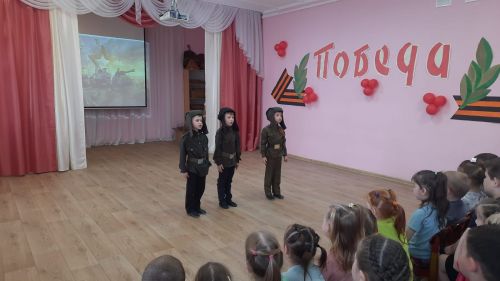 Воспитанники детсада встречали участников СВО с песнями и стихами