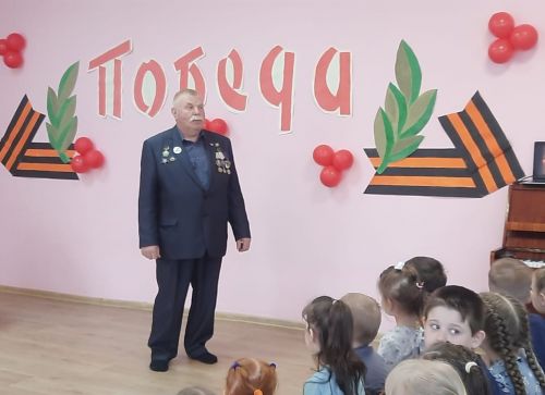 Воспитанники детсада встречали участников СВО с песнями и стихами