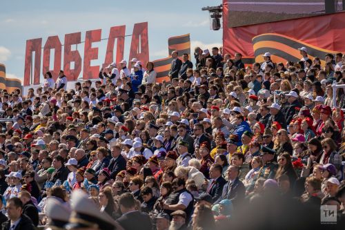 Парад Победы собрал на площади Тысячелетия 55 тысяч зрителей