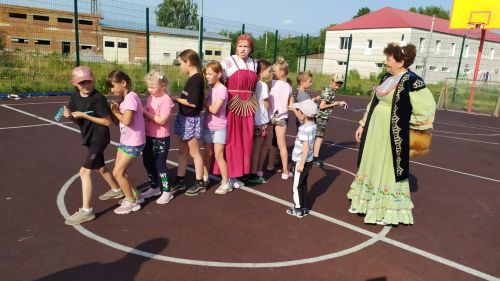 В Макулове подростков познакомили со старинными играми народов России