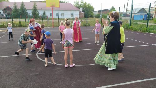 В Макулове подростков познакомили со старинными играми народов России