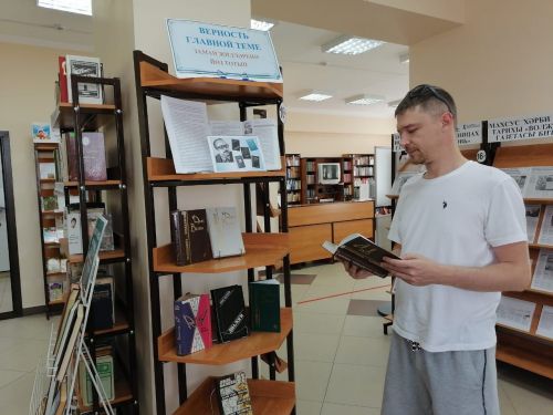Район китапханәсендә Диас Вәлиевнең 85 еллыгына багышланган күргәзмә ачылды